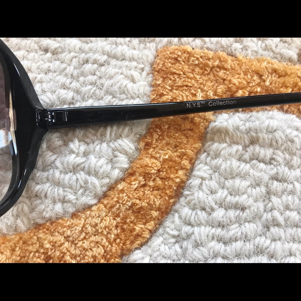 N.Y.S. Collection Oversized Sunglasses - Picture 4 of 4
